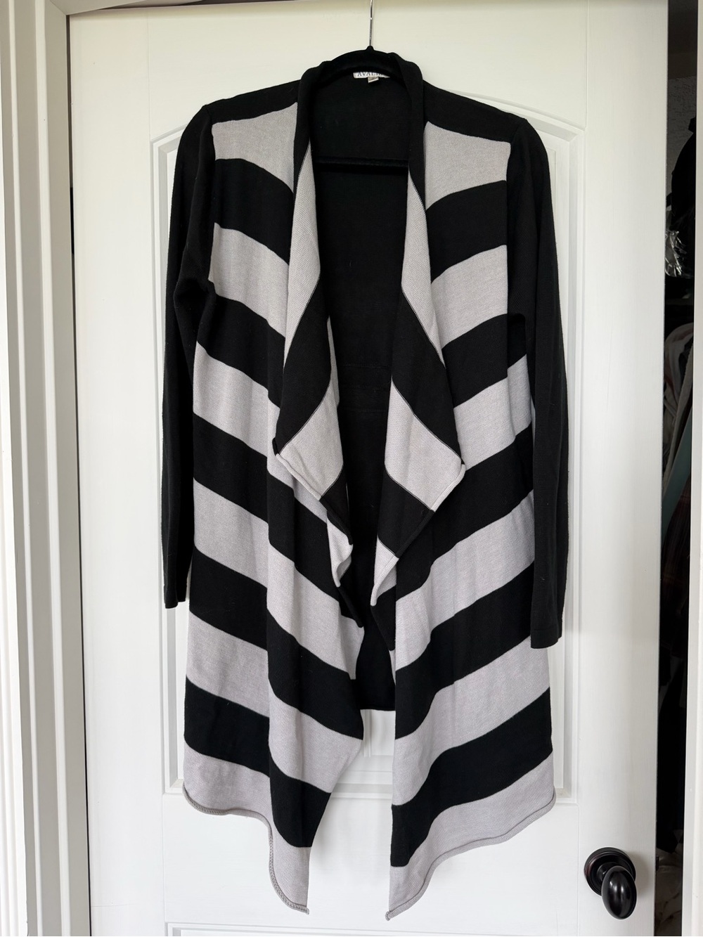Avalin women’s cardigan sweater size medium